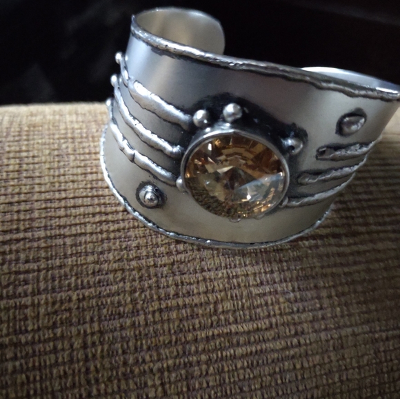 🪷ZARA glistening gem Cuff - Picture 5 of 6